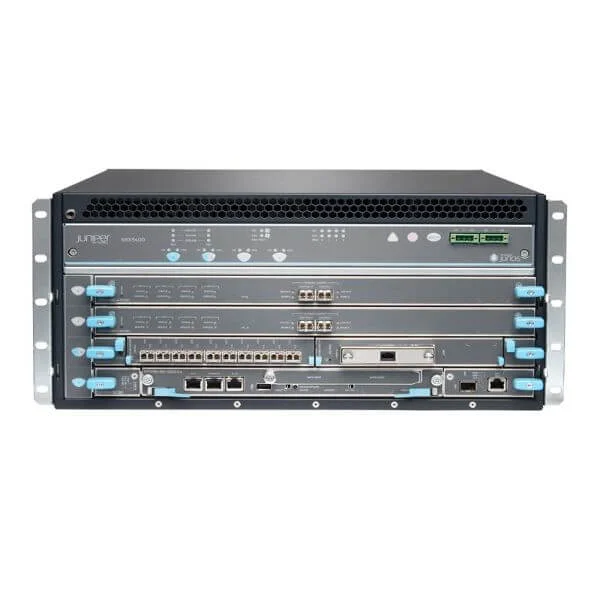 SRX5400 Configuration 1 includes chassis, midplane, SRX5K-RE-1800X4, SRX5K-SCBE, 2xAC HC PEM, HC fan tray, SRX5K-SPC-4-15-320, SRX5K-MPC, and SRX-MIC-10XG-SFPP, Supported by Junos 12.1X47-D15 onwards