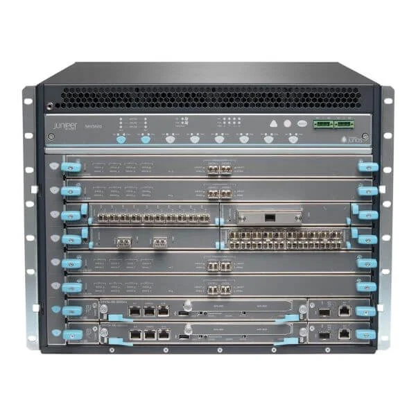 SRX5600 Configuration 1 includes chassis, midplane, SRX5K-RE-1800X4, SRX5K-SCBE, 2xAC HC PEM, HC fan tray, SRX5K-SPC-4-15-320, SRX5K-MPC, and SRX-MIC-10XG-SFPP, Supported by Junos 12.1X47-D15 onwards, TAA