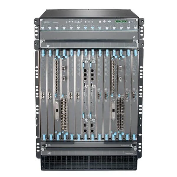 SRX5800 Configuration 1 includes chassis, midplane, SRX5K-RE-1800X4, 2xSRX5K-SCBE, 2xAC HC PEM, 2x HC fan tray, SRX5K-SPC-4-15-320,SRX5K-MPC, and SRX-MIC-10XG-SFPP, Supported by Junos 12.1X47-D15 onwards, TAA